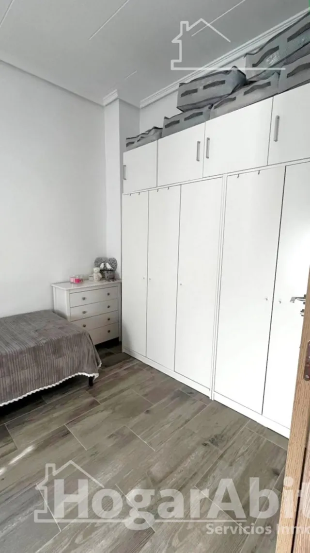 Amplitud y aire libre en esta espaciosa casa de pueblo reformada con patio privado y gran terraza — 8