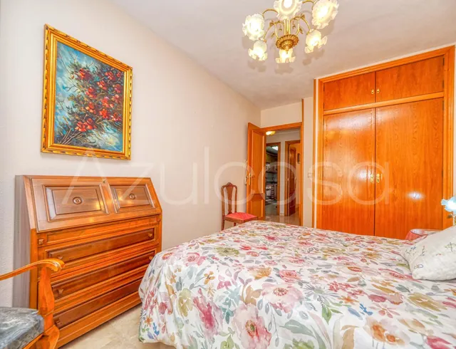 Piso en venta de 4 dormitorios y 2 baños completos con garaje Junto al Mercado Central de Alicante — 21