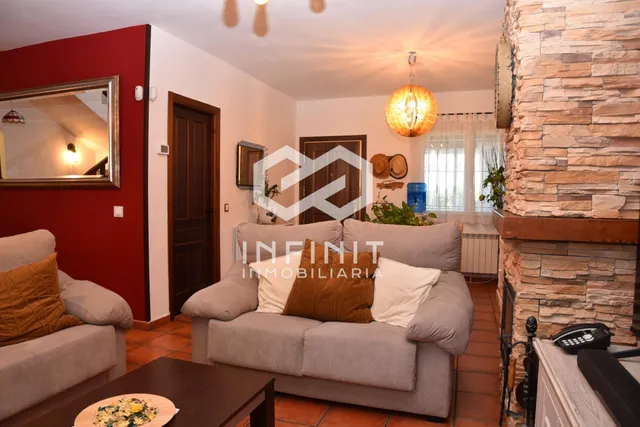 Una casa que impresiona por fuera y enamora por dentro... ¡IMAGINA TUS VERANOS AQUÍ! Piscina, barbacoa, pérgola y zona chill out — 19