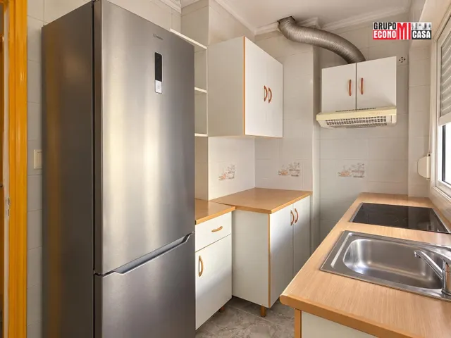 Vivienda de 3 dormitorios con balcón en Plaza Madrid, Elche (Alicante) — 11