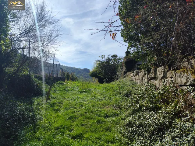 Se vende parcela de 874 m2 con casa de piedra de 247 m2 ambas perfectamente registradas en Esgos (Ourense) — 30