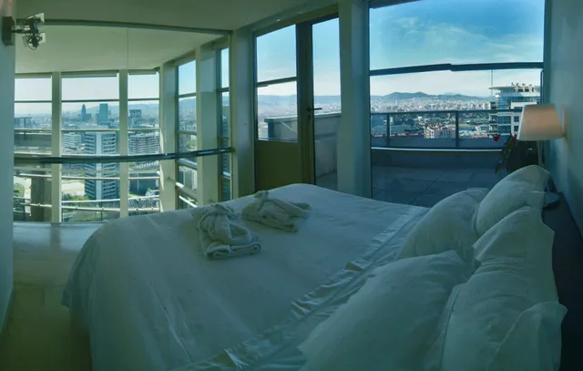 ATICO CON VISTA A MAR Y BARCELONA — 17