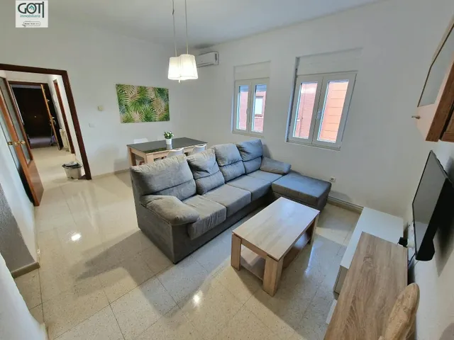 Amplio y Luminoso Piso en el Corazón de Granada por €900 — 8