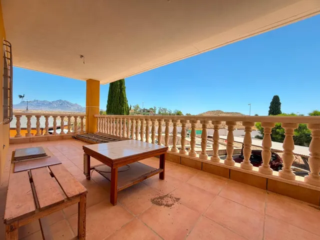 Espectacular chalet independiente con 7 dormitorios, piscina y 1.520 m2 de parcela en Río Park — 40