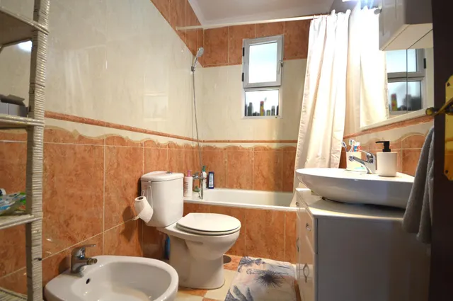 Se vende piso en san benito, alquilado — 11
