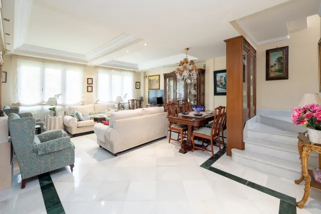 FANTASTICA CASA EN PLAZA DE LOS LOBOS — 4