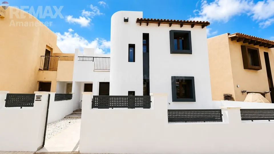 CHALET PAREADO A ESTRENAR