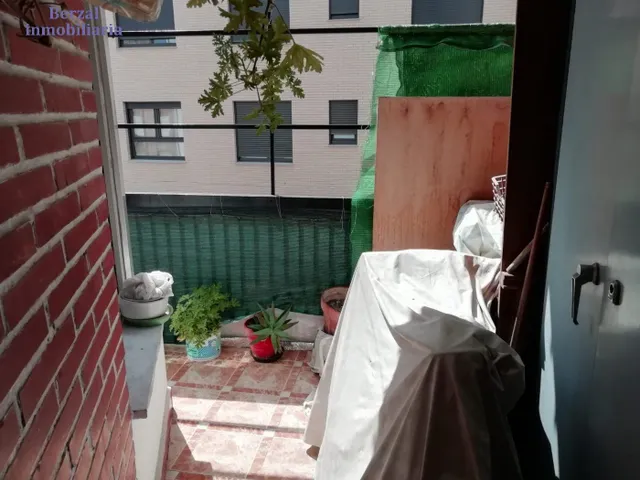 PISO AMPLIO EN LAS PEATONALES — 34