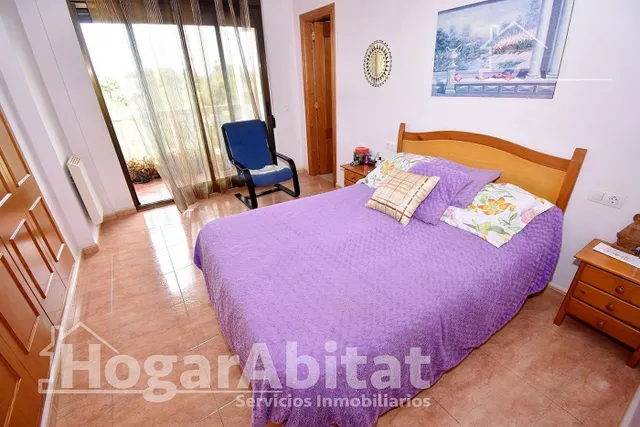 CHALET SEMINUEVO CON GARAJE, PISCINA Y AMPLIA PARCELA — 28
