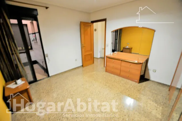 Casa amplia y luminosa con tres terrazas y gran garaje, en el centro — 26