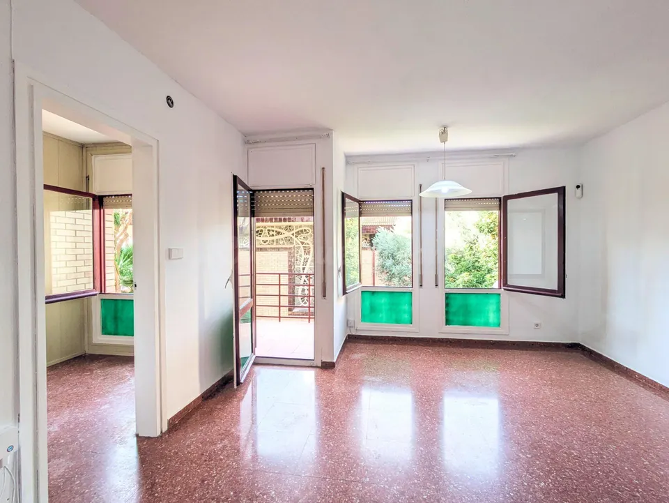 Piso en venta en campredó con balcones, terraza y plaza de parking