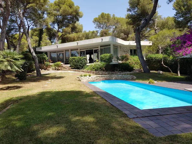 Exclusiva villa de diseño con vistas al mar en Roc de Sant G