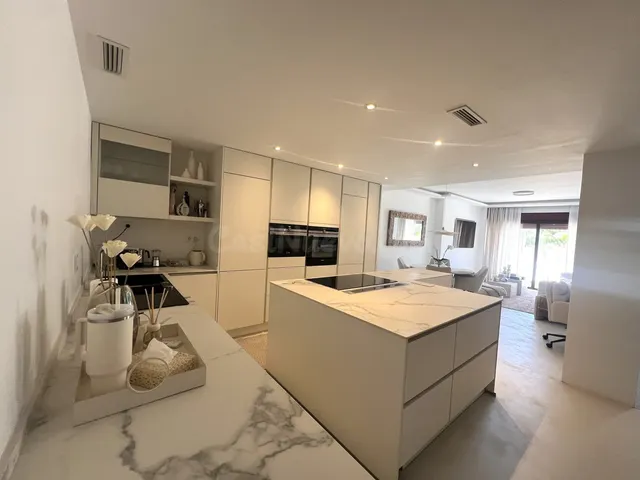 Planta baja 2 habitaciones 121m² en alquiler - Marbella - foto 4
