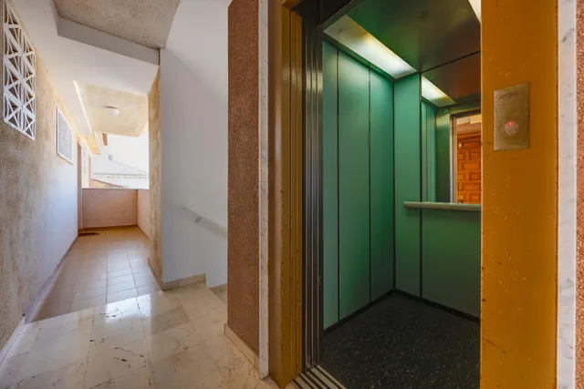 Apartamento 2 dormitorios con orientación sur y piscina comunitaria. — 28