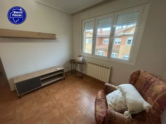 **se vende adosado en ardoncino, León** — 7