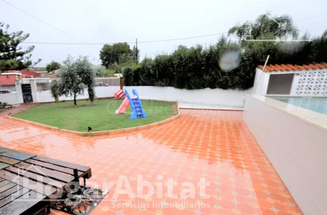 ¡Magnífico chalet! Amplio y lleno de luz, con piscina, terraza, garaje y parcela — 2