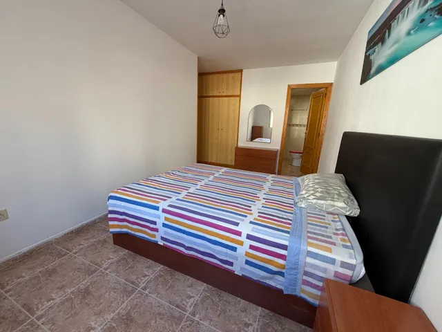 Piso amplio y muy luminoso con ascensor y comunidad incluidos – 800 €/mes (posibilidad de plaza de garaje en el mismo edificio por 50€ mas al mes) — 26