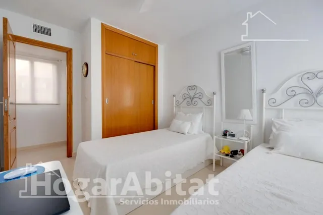 PRECIOSO ÁTICO CON DOS TERRAZAS, GARAJE Y PISCINA JUNTO AL MAR — 37