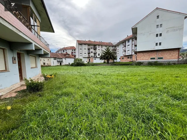 TERRENO URBANO CON VIVIENDA EN SELAYA