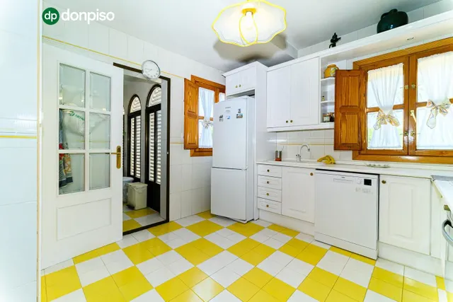 ¡Tu Oasis Privado de Lujo en Cortijo del Aire: Piscina, Espacio y Exclusividad en Albolote! — 10
