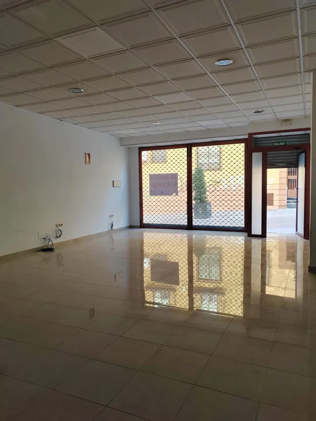 SE VENDE O SE ALQUILA LOCAL EN CARRERA DE JESÚS — 5