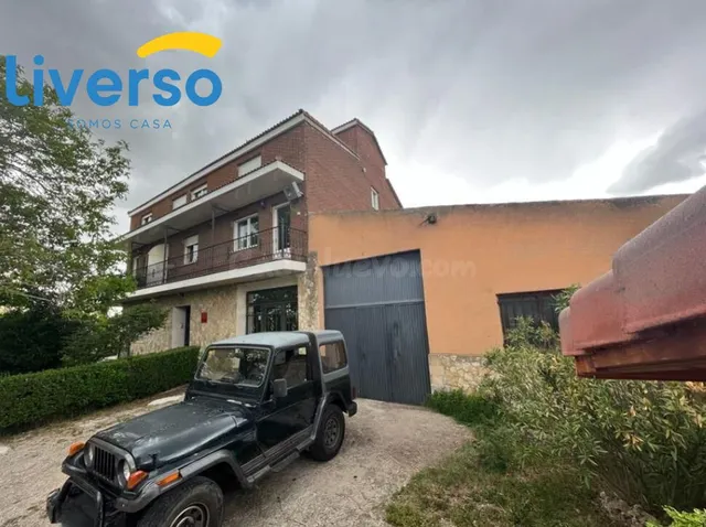 Se vende apartamentos turísticos con parcela y nave a 30 km 