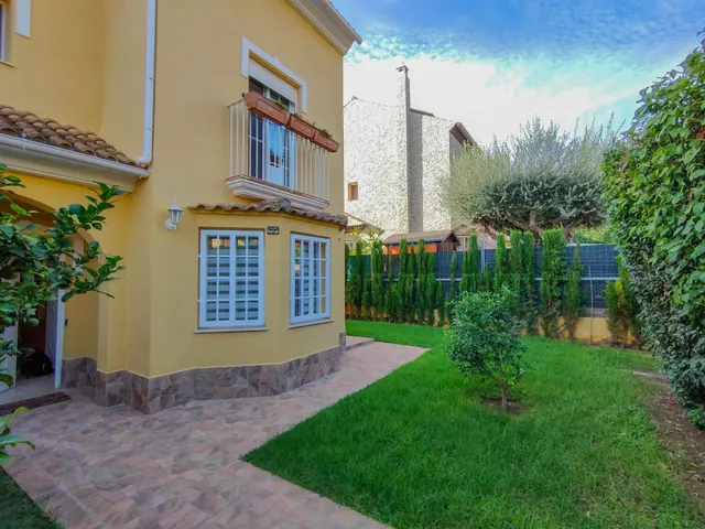 ALQUILER DE EXCLUSIVO ADOSADO EN URBANIZACIÓN ALFINACH — 42