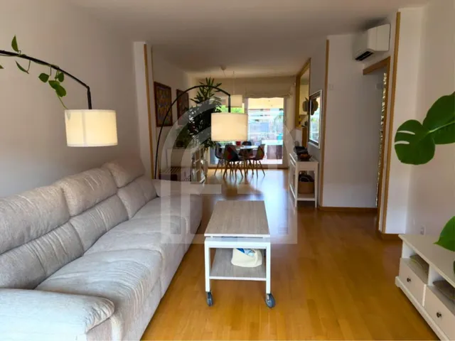 Casa unifamiliar de 180 m2 con jardín, terrazas y garaje en zona centro — 7