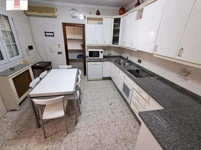Se vende vivienda doble en Montijo, zona centro, plaza santa clara, a tres calles, con garaje y piscina — 17