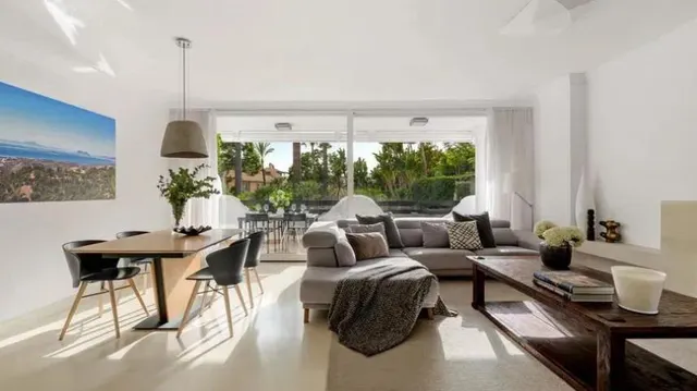 Chalet adosado en la Milla de Oro de Marbella — panorámica de La Concha — 26