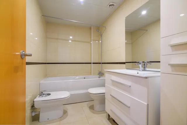 Impecable y céntrico en Manresa: 3 hab, suite y balcón — 14