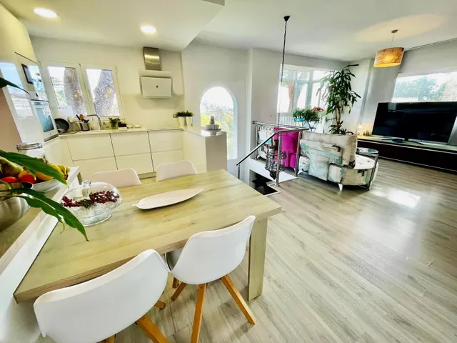 Casa de dos dormtorios con vistas al mar ya la montaña en Benalmádena, Costa del Sol — 8