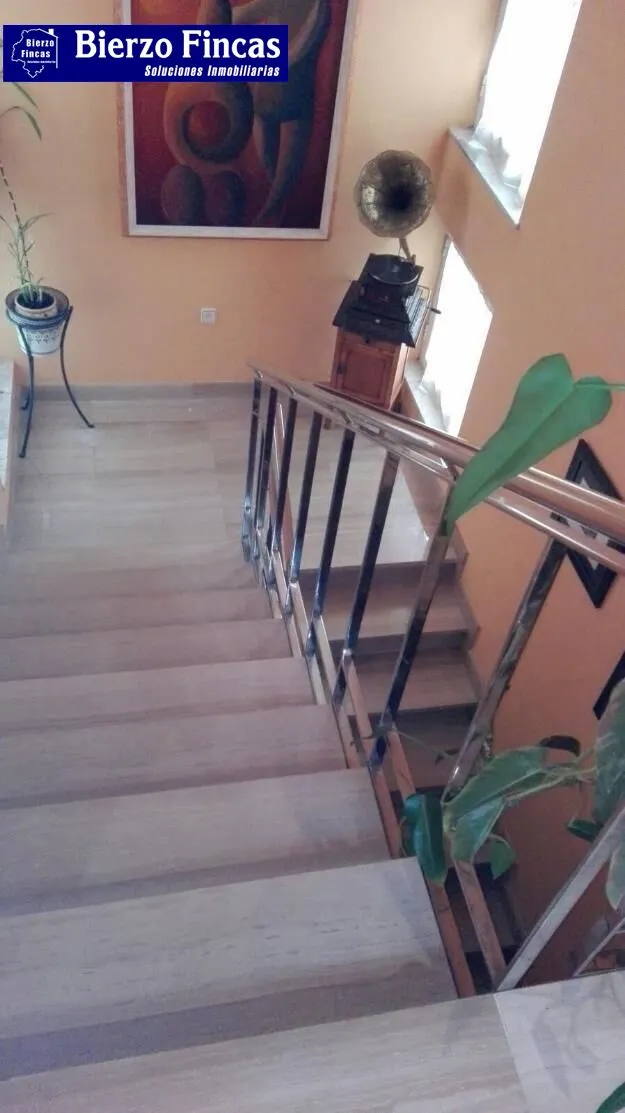 ESPECTACULAR CHALET EN LAS LOMAS — 14