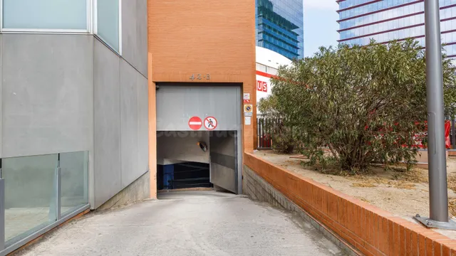 Parking 12m² en alquiler - Zona Franca - foto 4