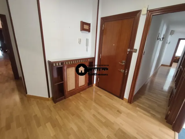 Inmobiliaria tejares vende estupendo piso en zona ensanche — 22