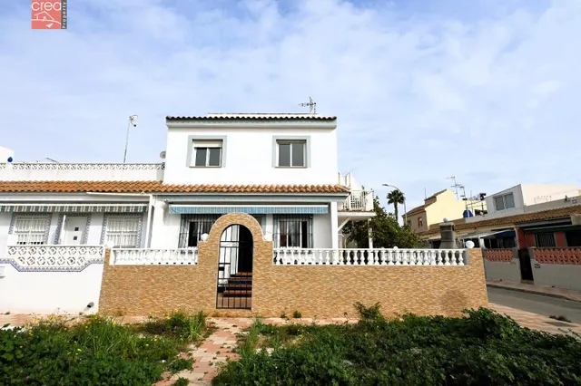 ESPACIOSO CHALET CON 4 DORMITORIOS CERCA DE LA PLAYA DE LOS NAREJOS — 3