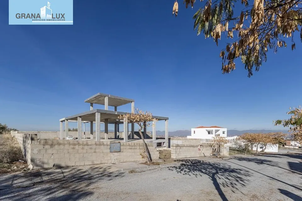 Parcela exclusiva con estructura de Chalet independiente y piscina en Urb. El Montecillo, Las Gabias