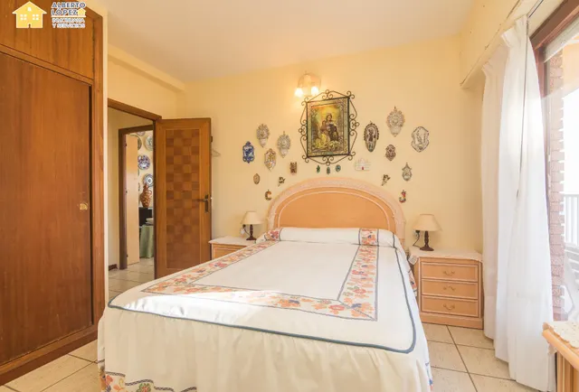 Apartamento en venta en primera línea de playa en Los Arenales del Sol, la propiedad está afectada por la Ley de Costas — 24