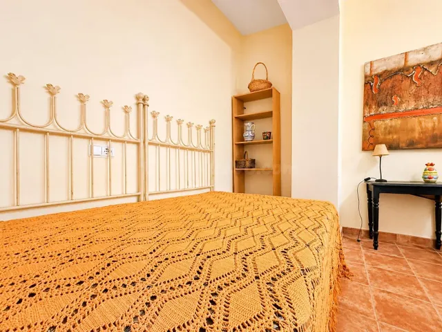 Cortijo con encanto y olivar en producción a solo 2 km de Mo - foto 4