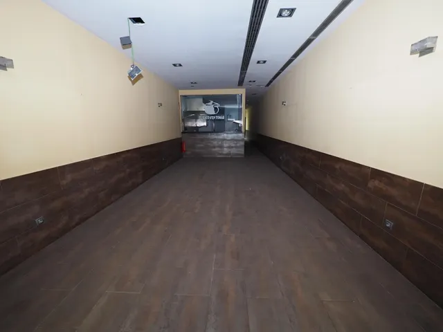 SE VENDE LOCAL COMERCIAL EN TERRASSA, ZONA CENTRO — 4