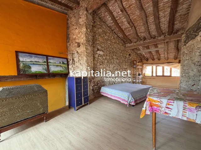 Amplia casa de pueblo en Alcalá - foto 3