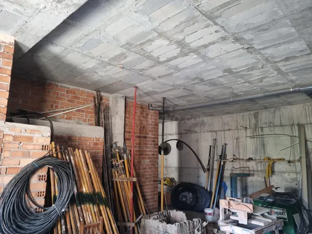 BAJO DE 164 M2 EN EL VALDÉS | TECHOS MUY ALTOS | IDEAL LOCAL - foto 5
