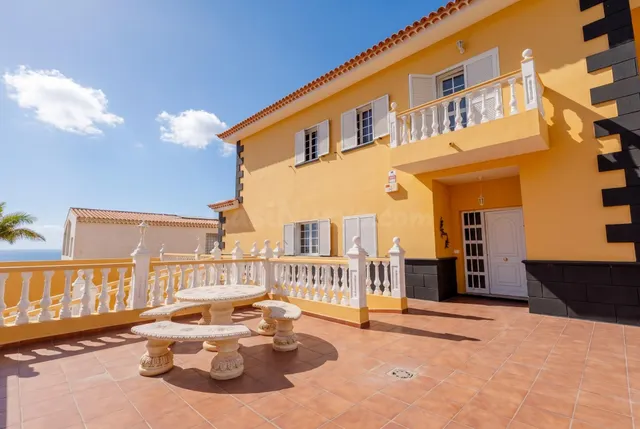 Espectacular villa independiente en la zona alta de Candelar