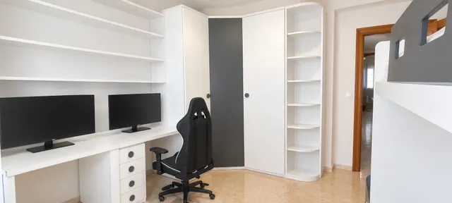 AMPLITUD Y COMODIDAD EN PLENO CENTRO DE LA LÍNEA, JUNTO A LA VELADA — 11