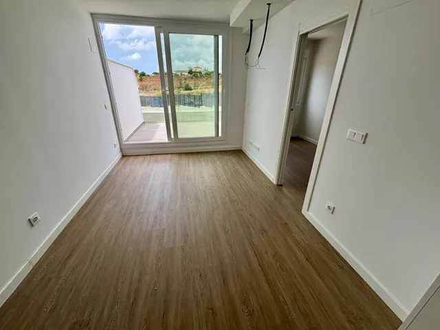 Moderno Apartamento en Fuengirola con Vistas y Amplias Zonas Comunes — 22