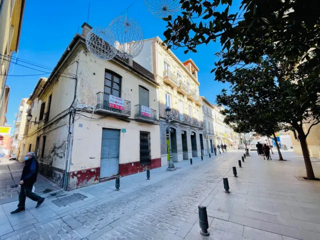 Gran casa para reformar o tirar en pleno centro del pueblo — 8