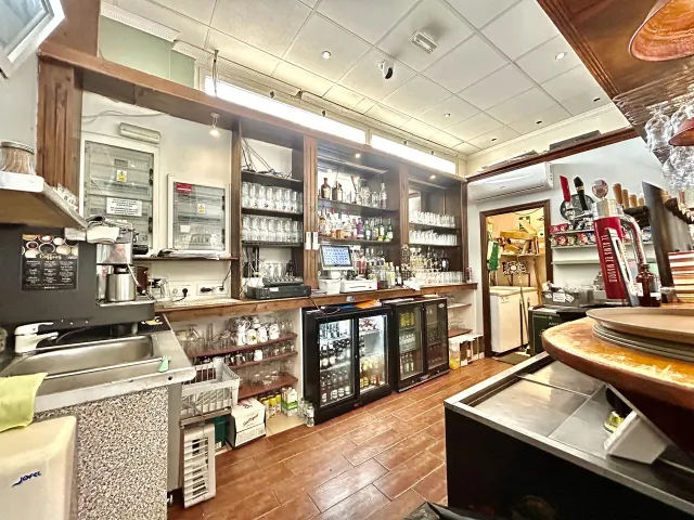 Local comercial 109m² en venta - Villamartin — 23