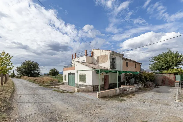 Cortijo con casa de 117 m2 y terreno de 2.312 m2 en Santa Fe — 3