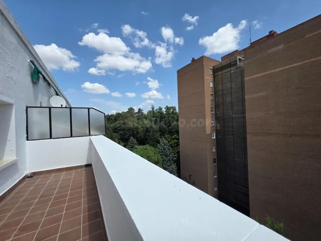 Amplio piso de 157 m2 con terraza, garaje y vistas al Retiro