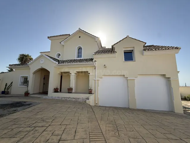 Chalet 5 habitaciones 334m² en venta - Costa Del Sol - foto 2